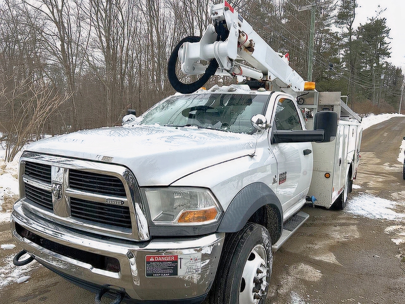 2012 DODGE D5500 BUCKET TRUCK
