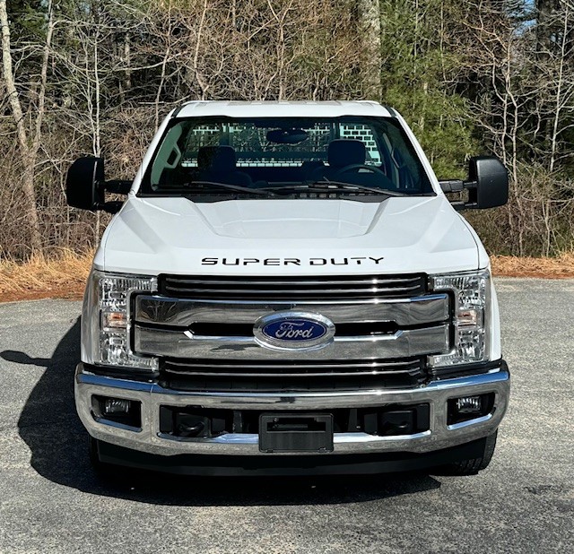 2017 FORD F250 SD 8’ ALUMINUM FLATBED 2017 FORD F250 SD 8’ ALUMINUM FLATBED