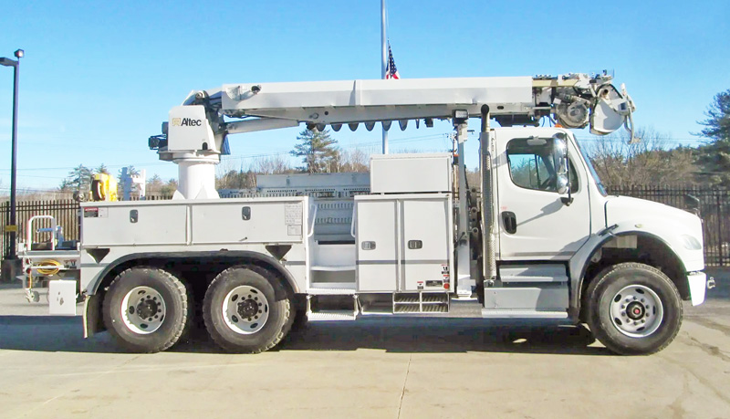 2013 FREIGHTLINER M2 UTILITY DIGGER DERRICK
