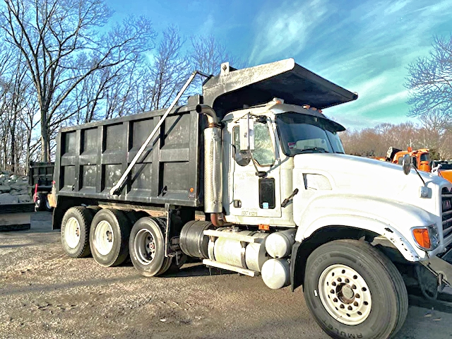 2006 MACK CV713 GRANITE