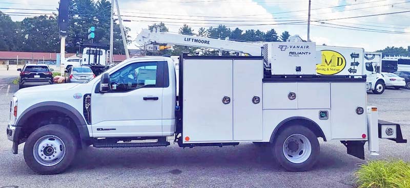 2024 FORD F600 CRANE UTILITY.