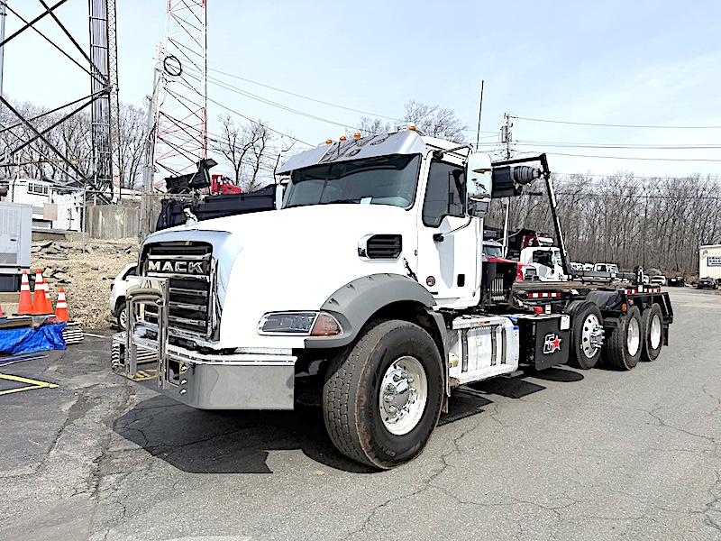 2025 MACK GRANITE 64BR GARBAGE-ROLL-OFF