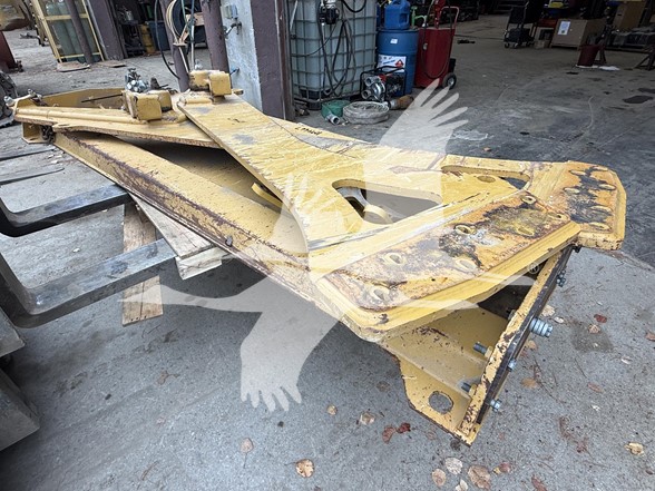 CATERPILLAR-SCISSOR-TAILGATE-IM4667-1 CATERPILLAR-SCISSOR-TAILGATE-IM4667-1