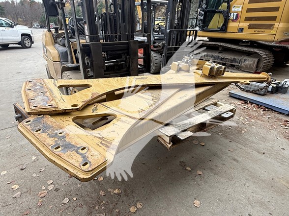 CATERPILLAR-SCISSOR-TAILGATE-IM4667-2 CATERPILLAR-SCISSOR-TAILGATE-IM4667-2