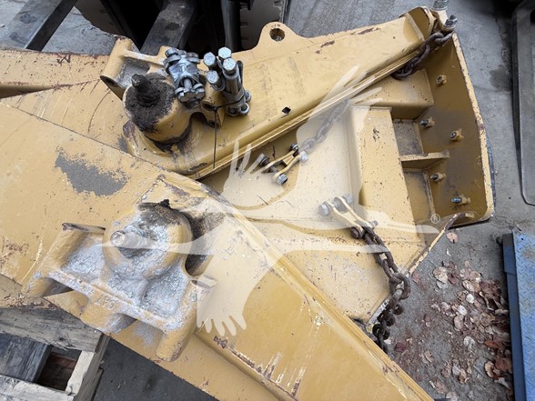 CATERPILLAR-SCISSOR-TAILGATE-IM4667-3 CATERPILLAR-SCISSOR-TAILGATE-IM4667-3