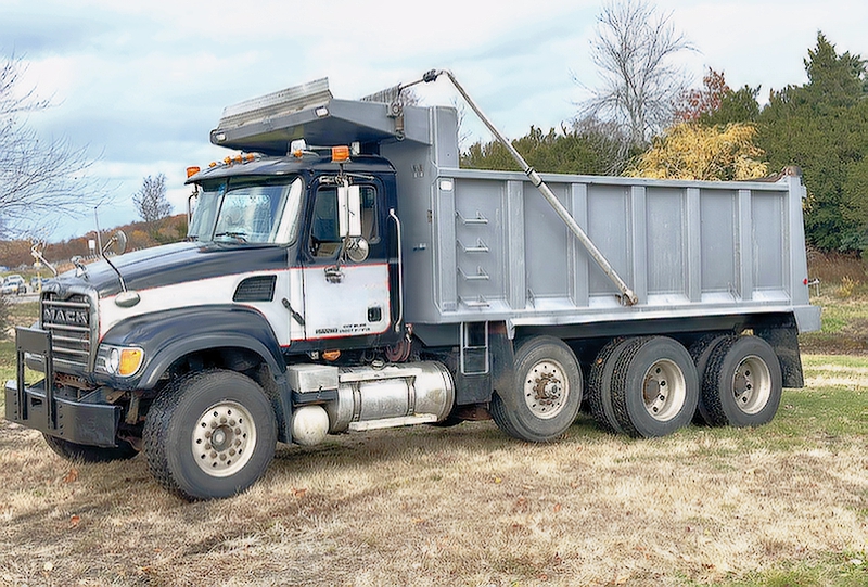 2006 MACK CV713