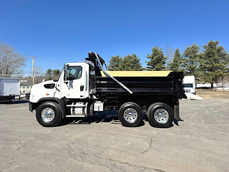 2016 Freightliner 114SD T/A DUMP