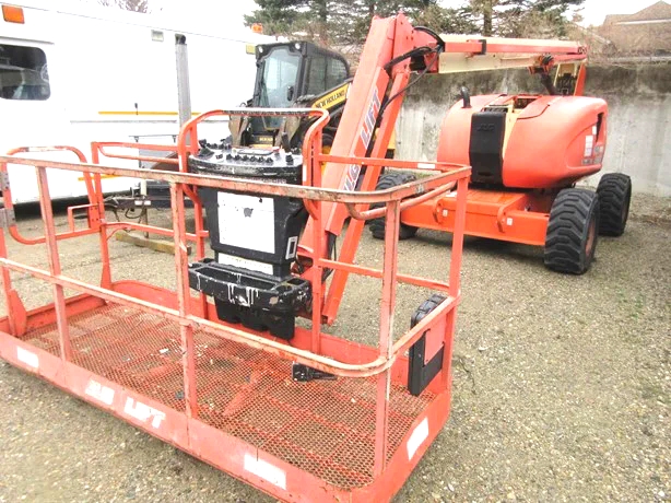 2012 JLG S600AJ