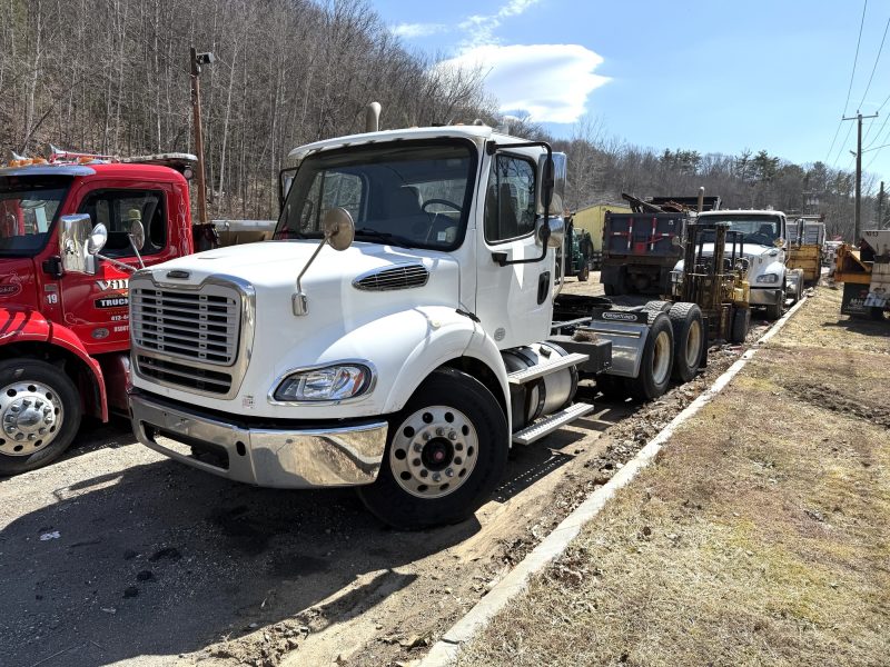 2015 FREIGHTLINER M2 TRACTOR