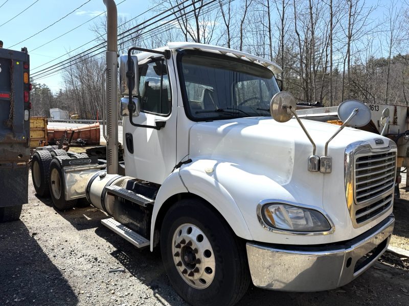 2015 FREIGHTLINER M2 TRACTOR