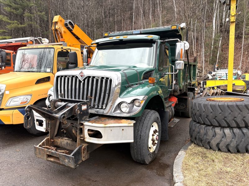 2011 INTERNATIONAL SINGLE AXLE DUMP