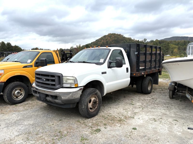 2004 FORD F350 10’ RACK BODY