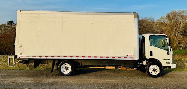 2021 ISUZU NPR HD 20’ MORGAN BOX 2021 ISUZU NPR HD 20’ MORGAN BOX