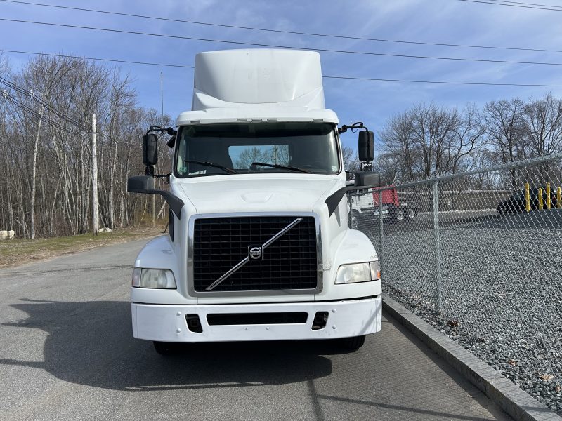 Used 2015 Volvo VNM 200