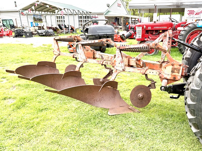 KVERNELAND 3 Bottom Plow