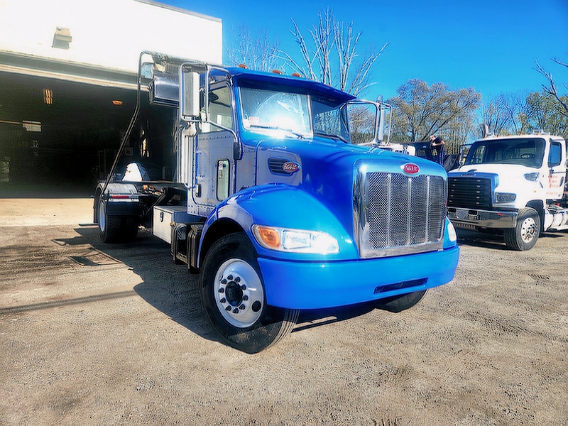 2006 PETERBILT 335 ROLLOFF