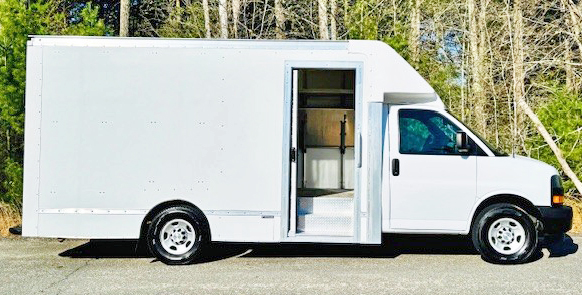 2021 CHEVY 3500 SRW 14’ CUBE VAN W/SIDE DELIVERY DOOR