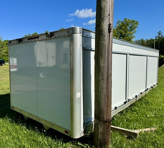 6 Roll-Up Overhead Doors 6 Roll-Up Overhead Doors