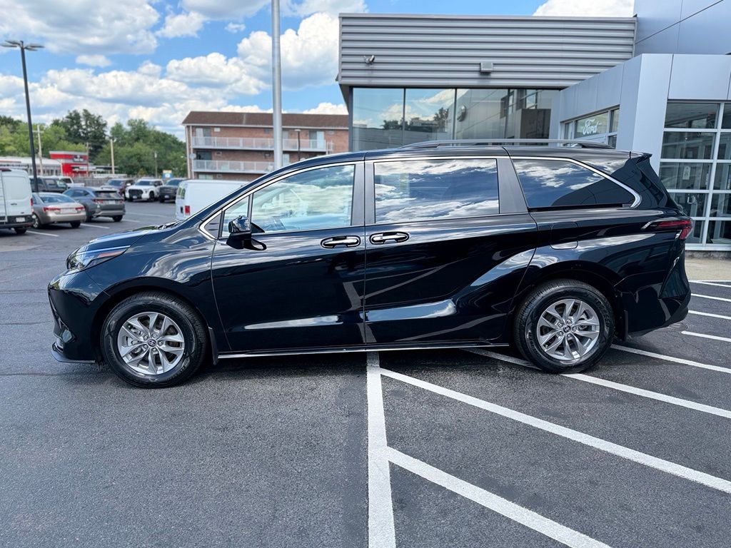 2025-Toyota-Sienna-stkFD3261-2 2025-Toyota-Sienna-stkFD3261-2