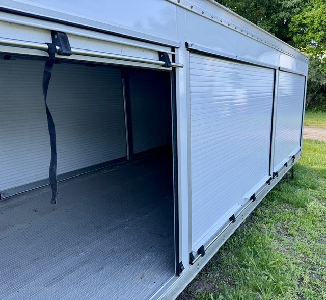 6 Roll-Up Overhead Doors 6 Roll-Up Overhead Doors