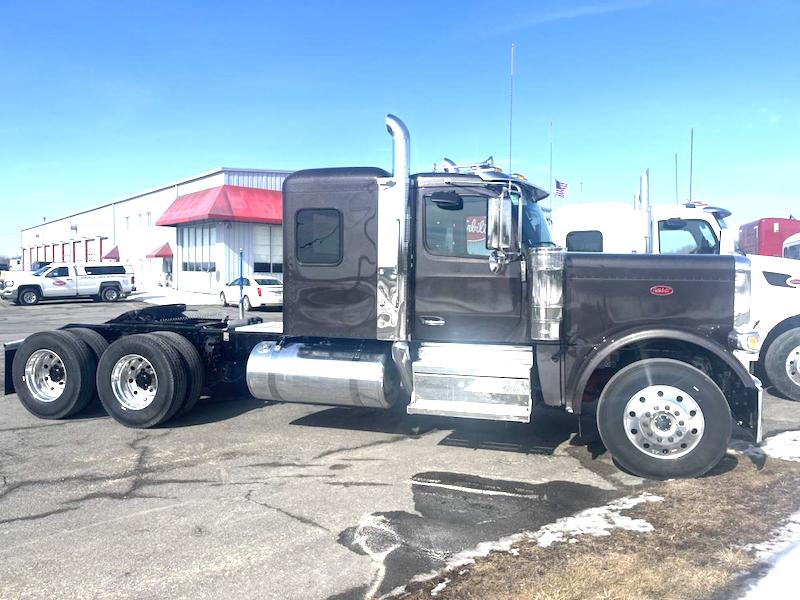 2027 PETERBILT 589 SLEEPER