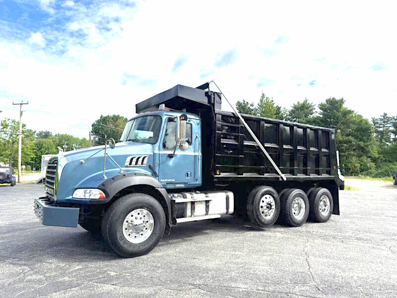2013 MACK GU813