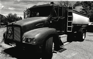 2004 KENWORTH.