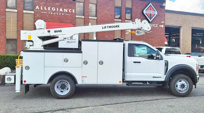 2004 FORD F600 READING CRANE UTILITY