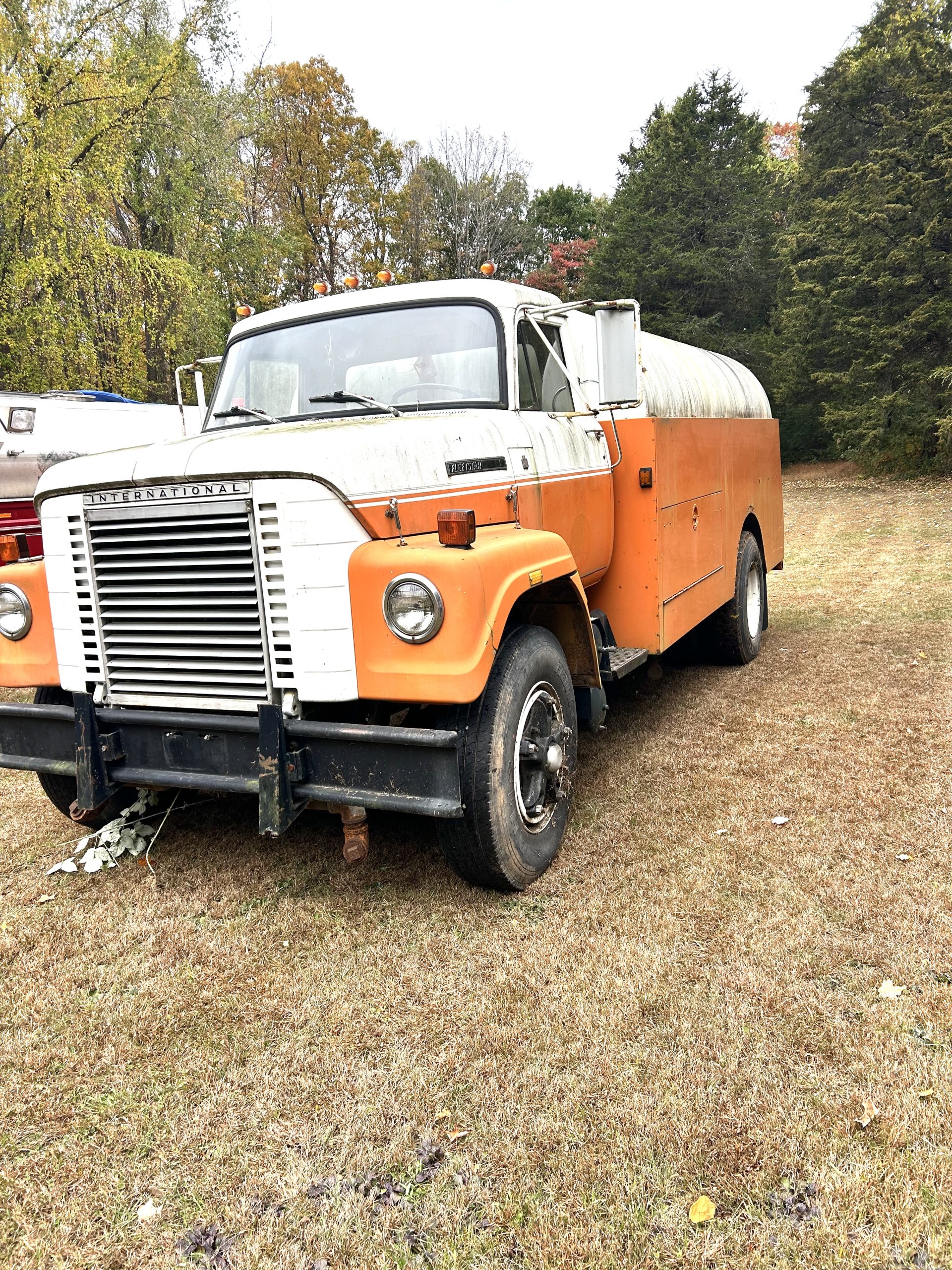 INTERNATIONAL WATER TANK TRUCK INTERNATIONAL WATER TANK TRUCK