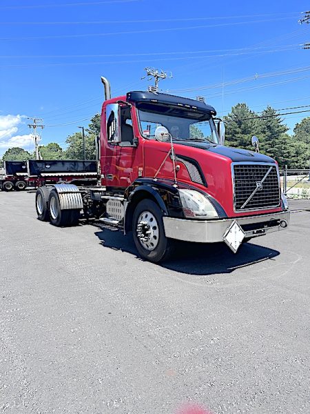 2012 VOLVO VNL64T300-D13
