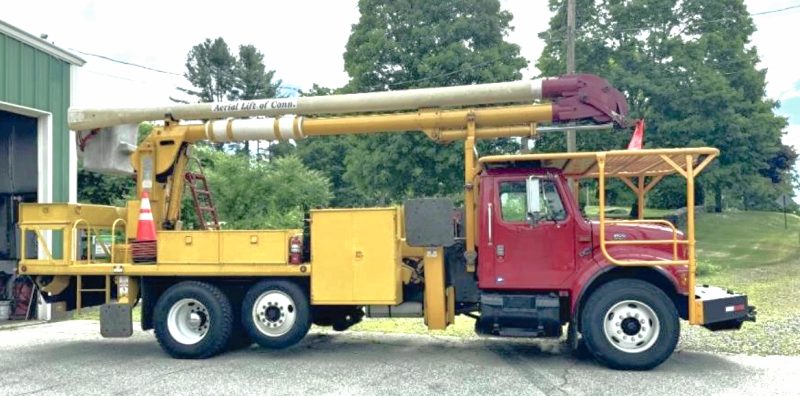 2000 INTERNATIONAL 4900 BUCKET TRUCK