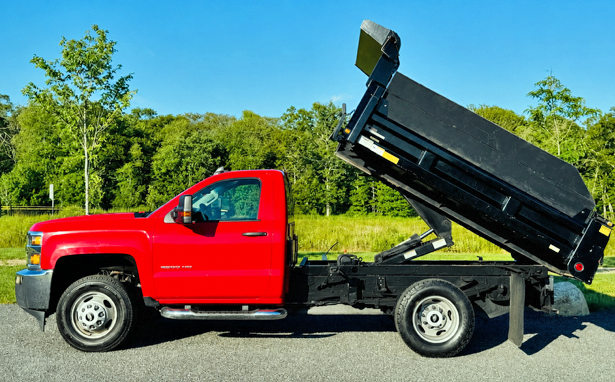 2017 CHEVY 3500 4X4 DUMP