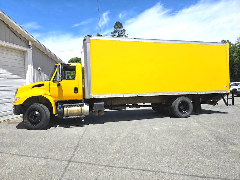 2014 IH 4300 24FT MORGAN VAN. 
