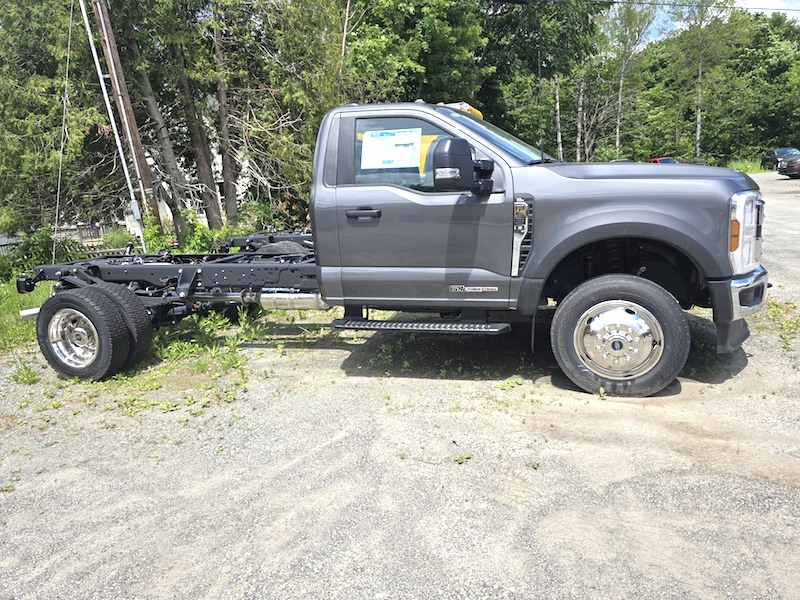 2025 F550 XLT CHASSIS