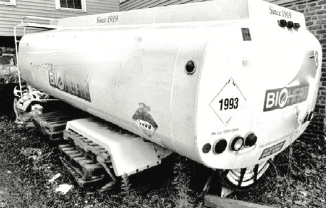 ALUMINUM 2700 GALLON TANK.