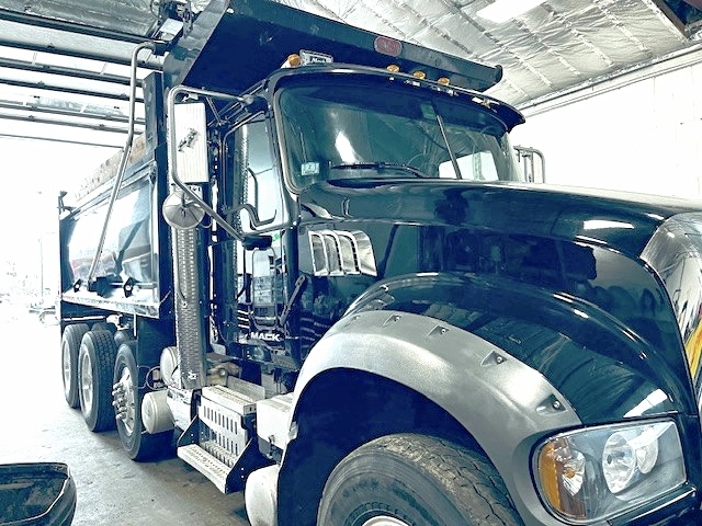 2017 MACK GU713