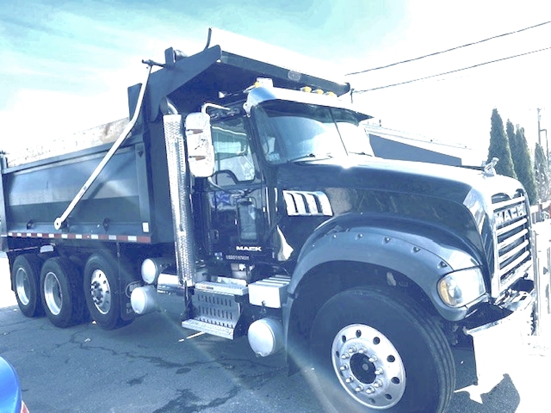 2017 MACK GU713