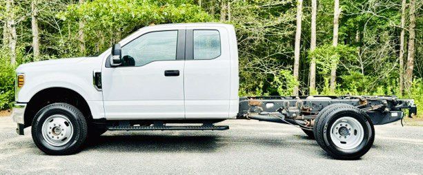 2019 FORD F350 SUPER CAB  CHASSIS