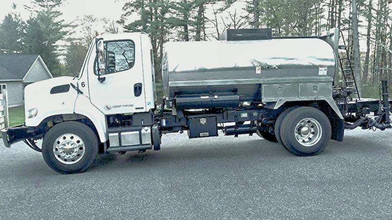FREIGHTLINER ETNYRE TANK TRUCK