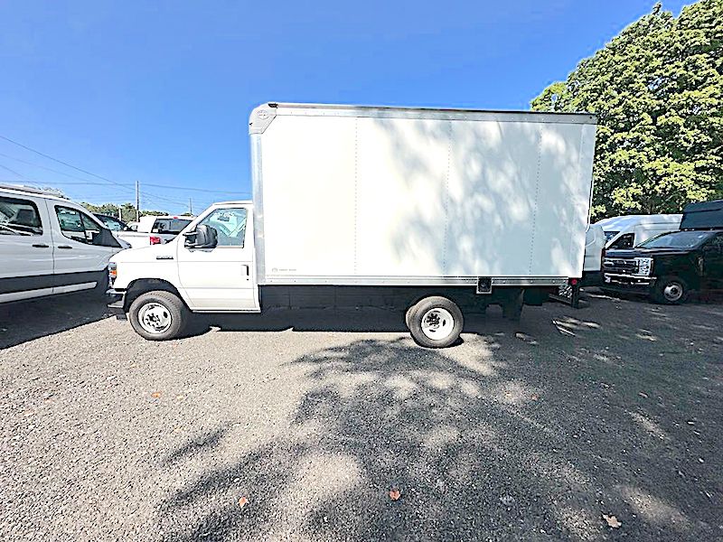 2027 FORD E450 FREIGHT HAULER.