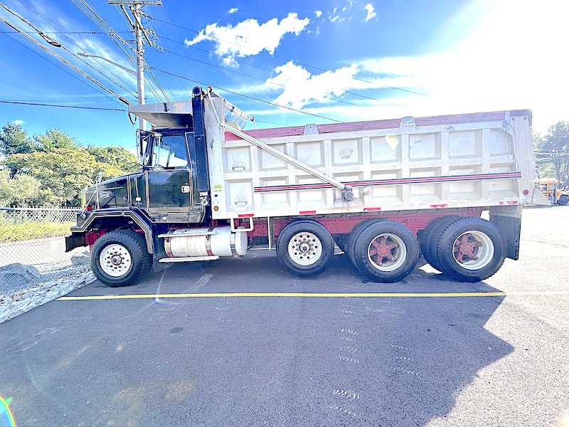 2001 AUTOCAR ACL84B300 CUMMINS ISM