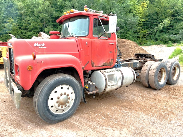 1983 MACK R688ST
