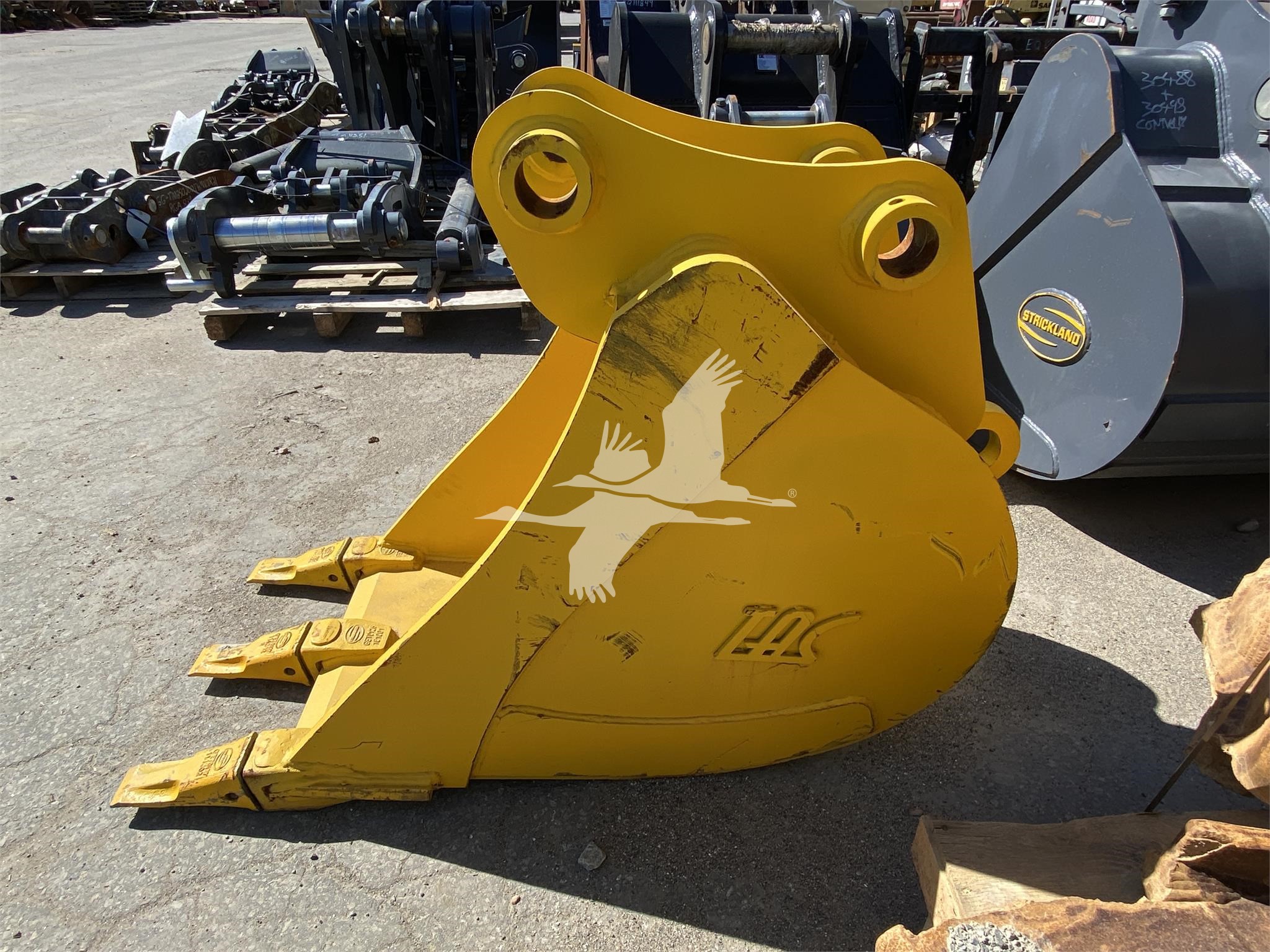 Severe Duty STRICKLAND 24" TAC BKT W/ TEETH IM4255 Severe Duty STRICKLAND 24" TAC BKT W/ TEETH IM4255