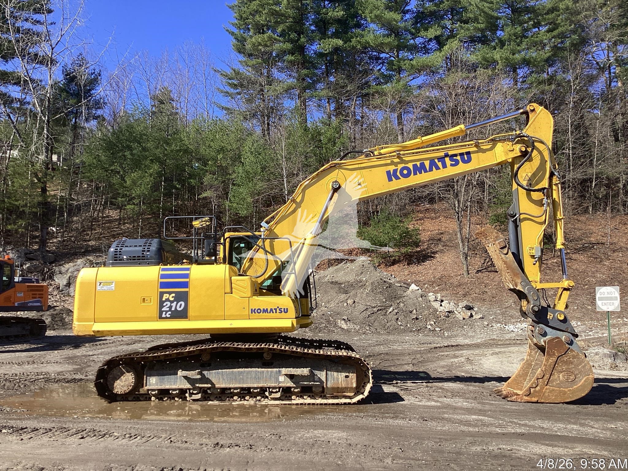 2022-KOMATSU-PC210-LC-11-E5157-4 2022-KOMATSU-PC210-LC-11-E5157-4