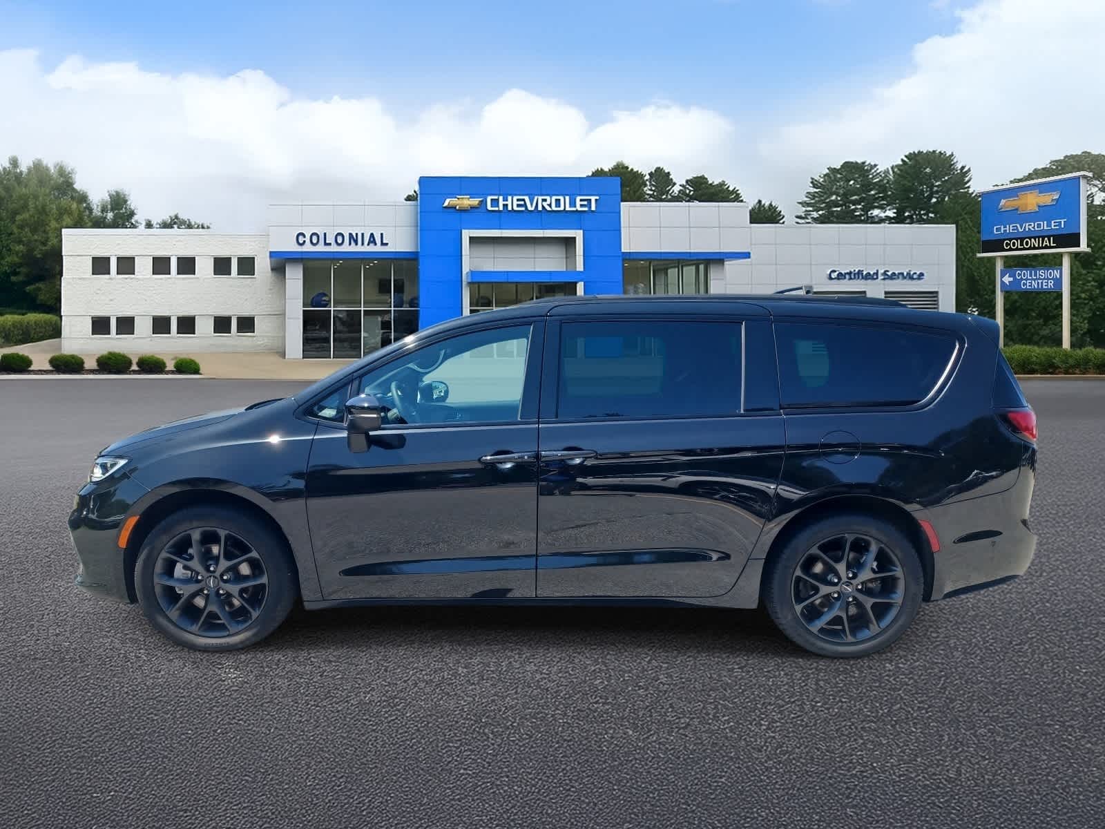2023-Chrysler-Pacifica-U3605-5 2023-Chrysler-Pacifica-U3605-5