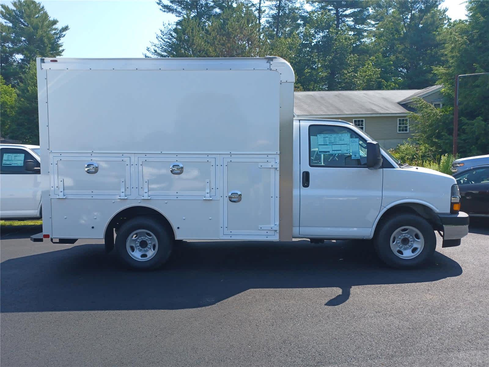 2025-Chevrolet-Express-Commercial-Cutaway-A25716-2 2025-Chevrolet-Express-Commercial-Cutaway-A25716-2