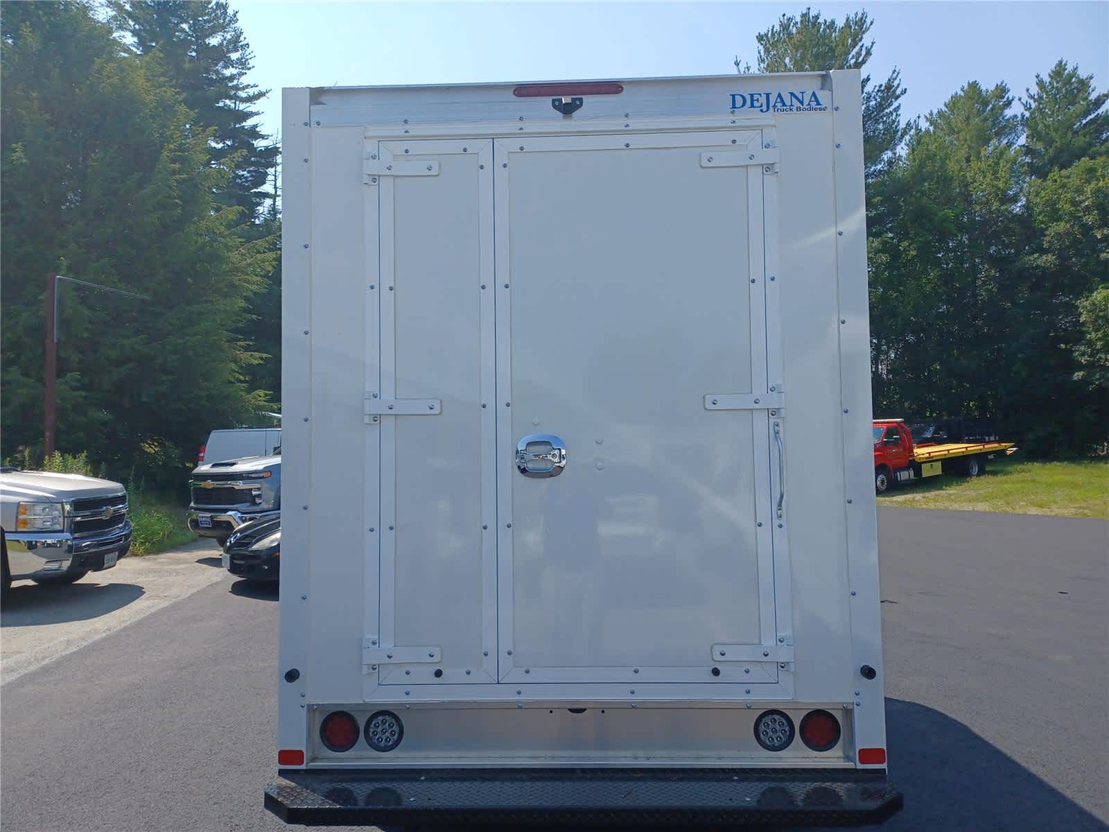 2025-Chevrolet-Express-Commercial-Cutaway-A25716-3 2025-Chevrolet-Express-Commercial-Cutaway-A25716-3
