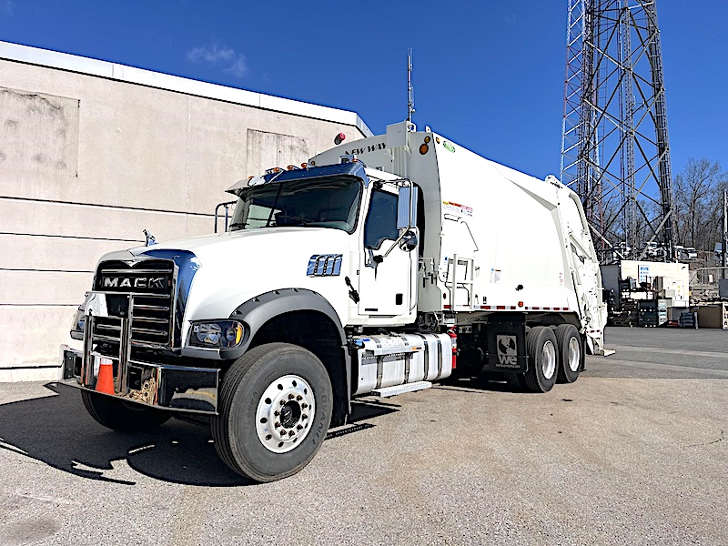2023 MACK GRANITE 64FR GARBAGE TRUCK