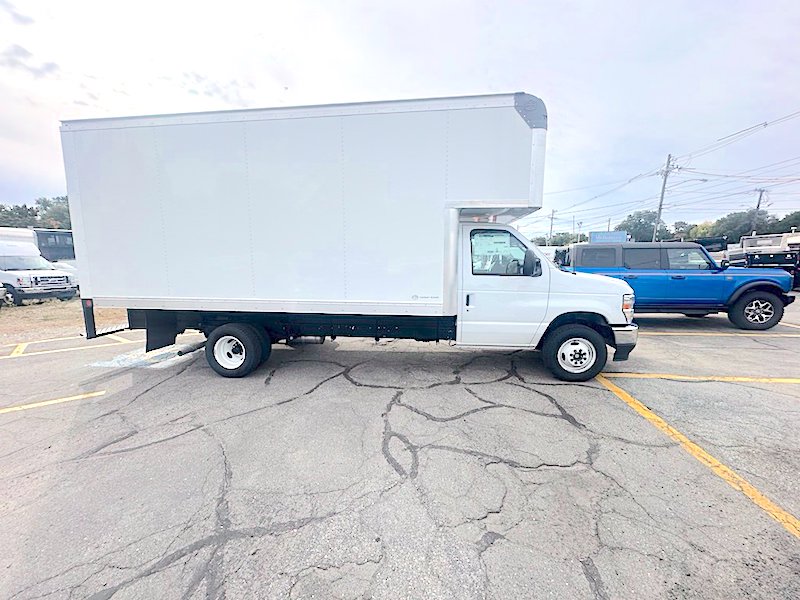 2027 FORD E450 MOVER VAN